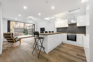 6 bed house, Elcot Avenue, Peckham, London, SE151QD - Image 1